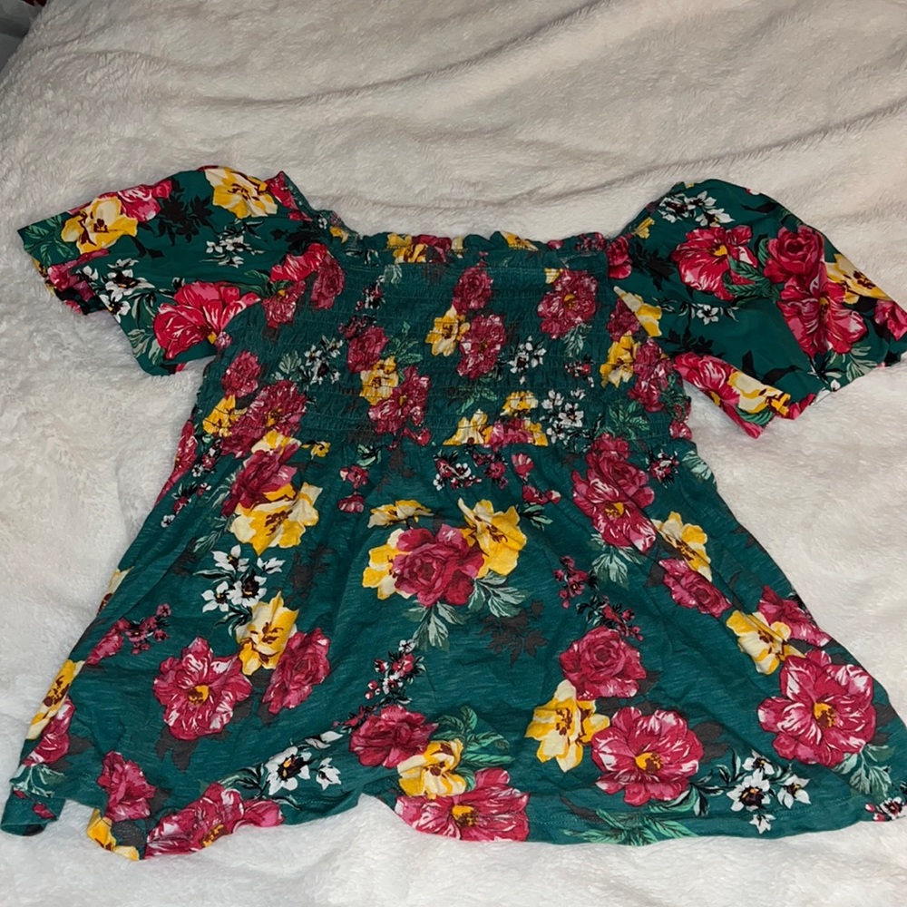 Torrid size 0 green floral print flowy top